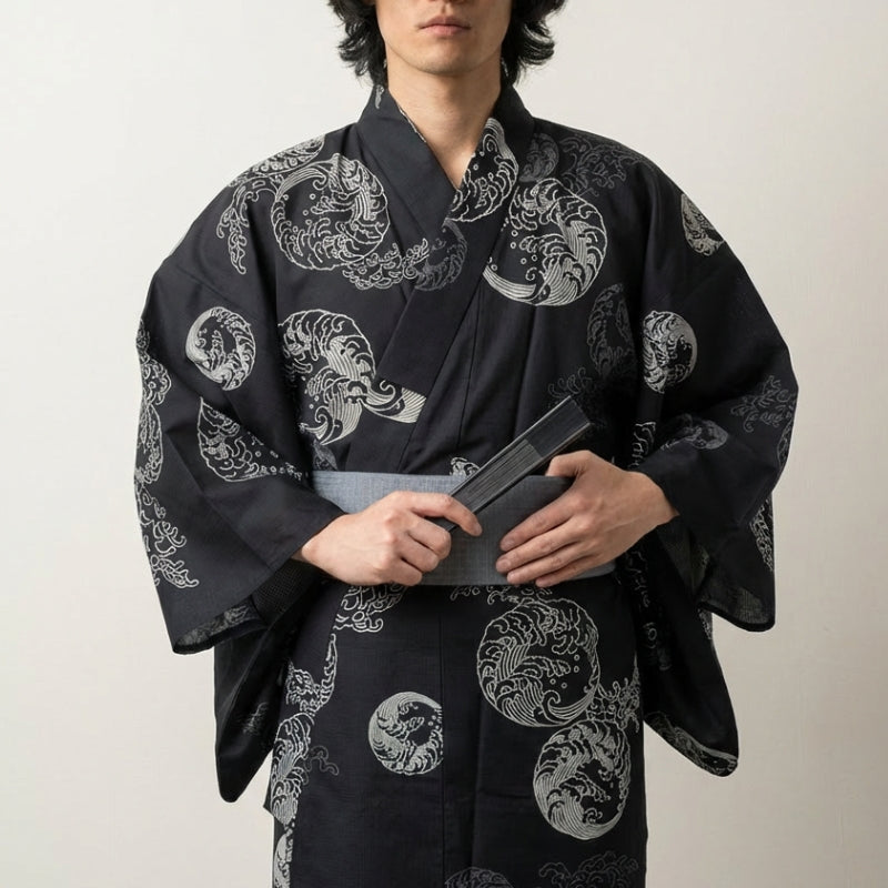 Yukata negro hombre Tsukinami algodón motivo olas medallones lunares blanco obi gris azul mangas anchas estilo streetwear japonés Ropa Japonesa