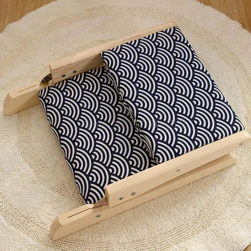Zaisu japonés Tohuda Bahashi silla de suelo de madera clara con cojín seigaiha marino Ropa Japonesa