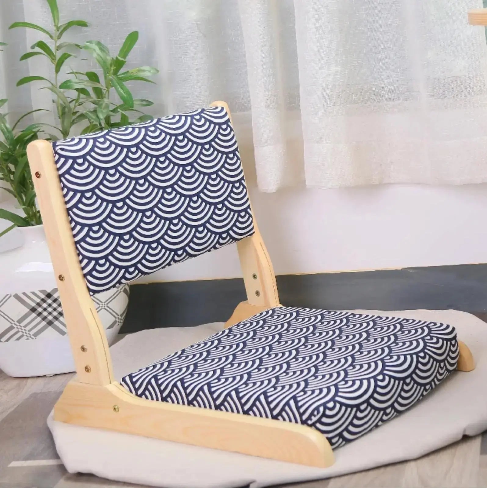 Zaisu japonés Tohuda Bahashi silla de suelo de madera clara con cojín seigaiha marino Ropa Japonesa