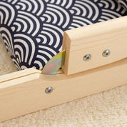 Zaisu japonés Tohuda Bahashi silla de suelo de madera clara con cojín seigaiha marino Ropa Japonesa