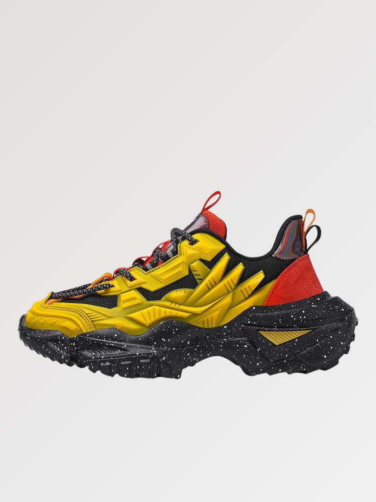 Zapatillas chunky 'Shinshiro' en amarillo — corte amarillo con talón rojo y suela negra moteada, foto de producto sobre fondo claro